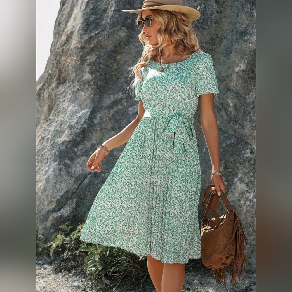 🆕️ Ditsy Floral Print Belted Dress